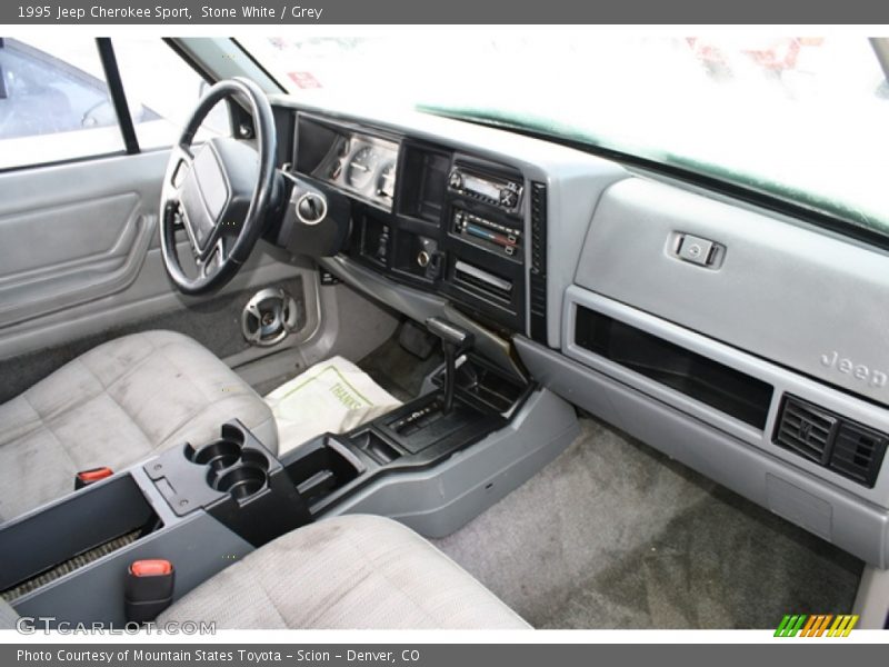Dashboard of 1995 Cherokee Sport