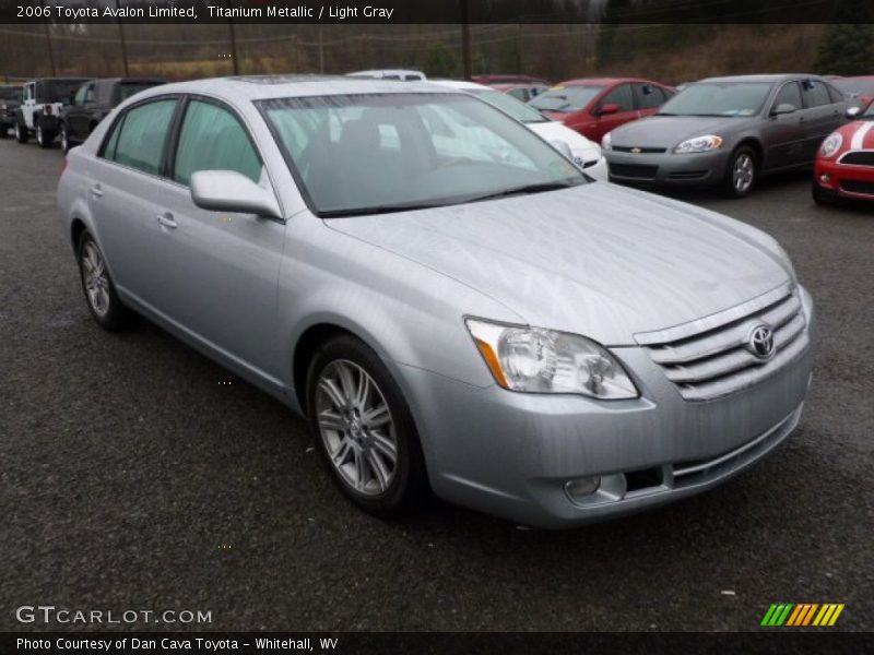Front 3/4 View of 2006 Avalon Limited