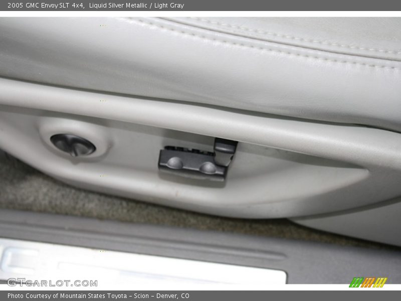 Liquid Silver Metallic / Light Gray 2005 GMC Envoy SLT 4x4