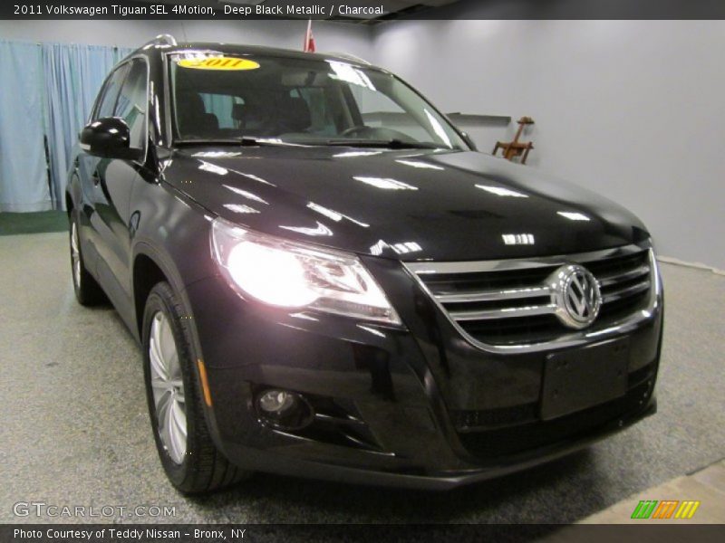 Deep Black Metallic / Charcoal 2011 Volkswagen Tiguan SEL 4Motion