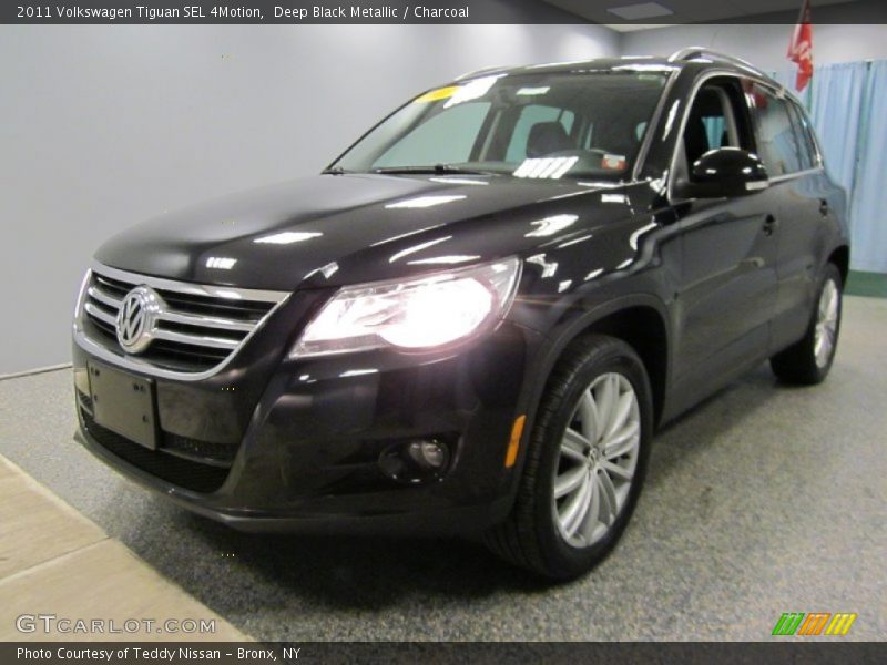 Deep Black Metallic / Charcoal 2011 Volkswagen Tiguan SEL 4Motion