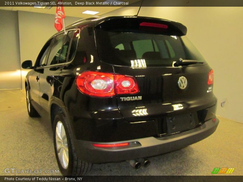 Deep Black Metallic / Charcoal 2011 Volkswagen Tiguan SEL 4Motion