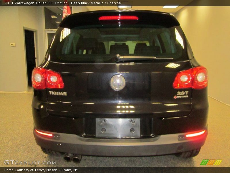 Deep Black Metallic / Charcoal 2011 Volkswagen Tiguan SEL 4Motion