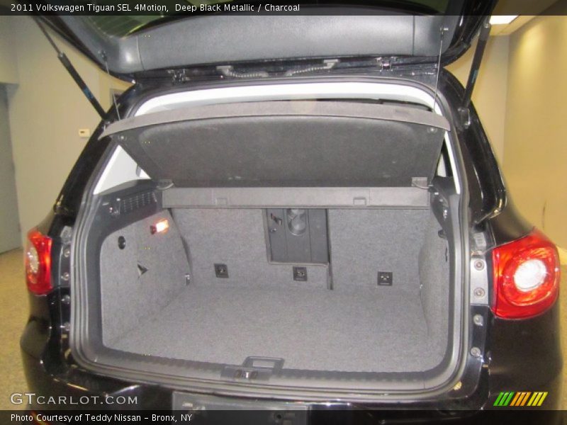 Deep Black Metallic / Charcoal 2011 Volkswagen Tiguan SEL 4Motion