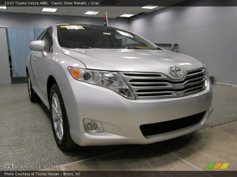 Classic Silver Metallic / Gray 2010 Toyota Venza AWD