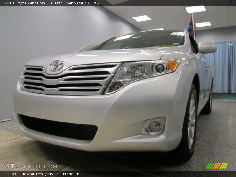 Classic Silver Metallic / Gray 2010 Toyota Venza AWD