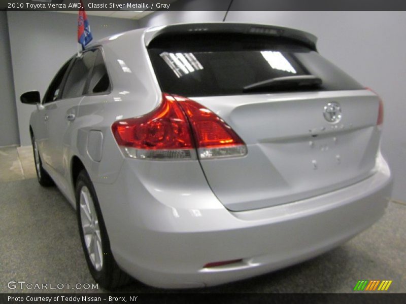 Classic Silver Metallic / Gray 2010 Toyota Venza AWD