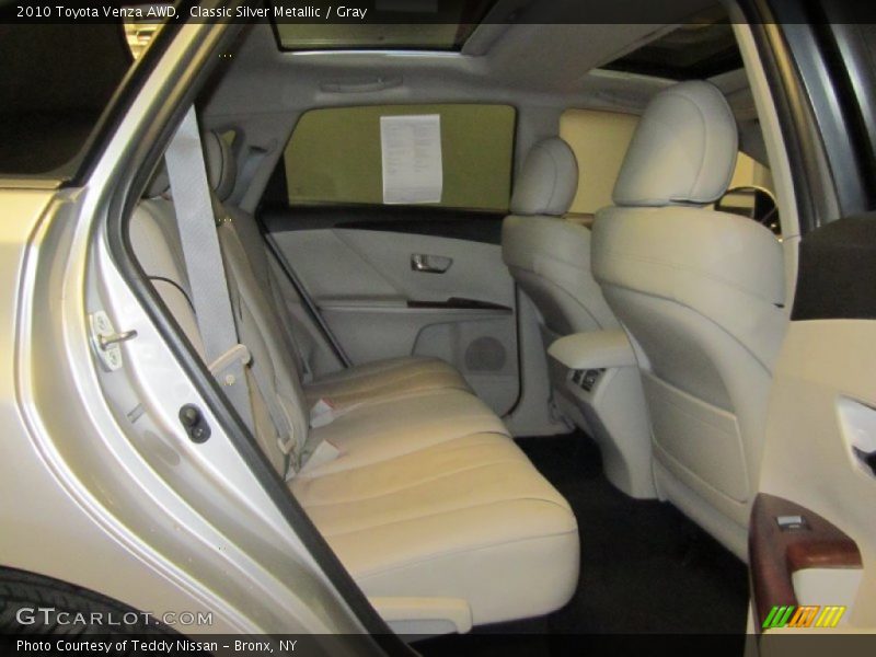 Classic Silver Metallic / Gray 2010 Toyota Venza AWD