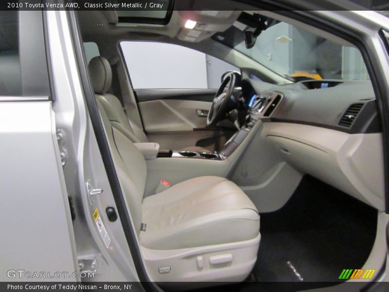 Classic Silver Metallic / Gray 2010 Toyota Venza AWD