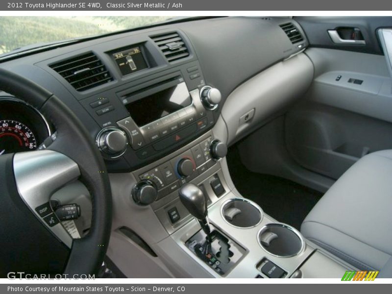 Dashboard of 2012 Highlander SE 4WD