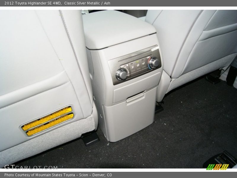 Classic Silver Metallic / Ash 2012 Toyota Highlander SE 4WD