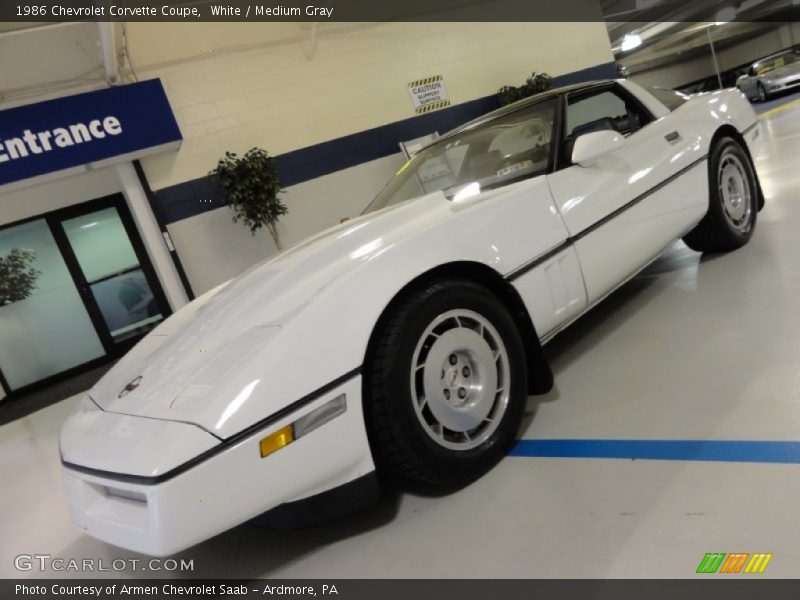 White / Medium Gray 1986 Chevrolet Corvette Coupe