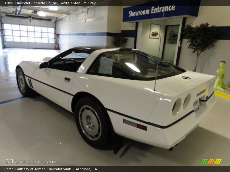 White / Medium Gray 1986 Chevrolet Corvette Coupe