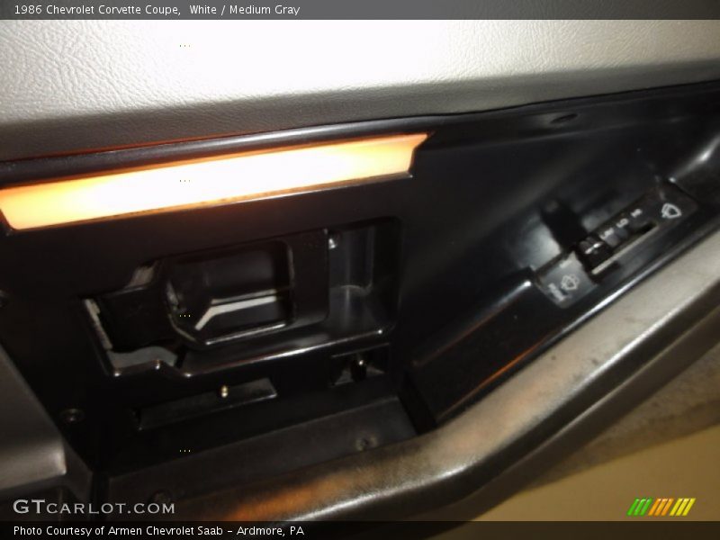 White / Medium Gray 1986 Chevrolet Corvette Coupe