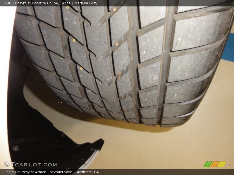 White / Medium Gray 1986 Chevrolet Corvette Coupe
