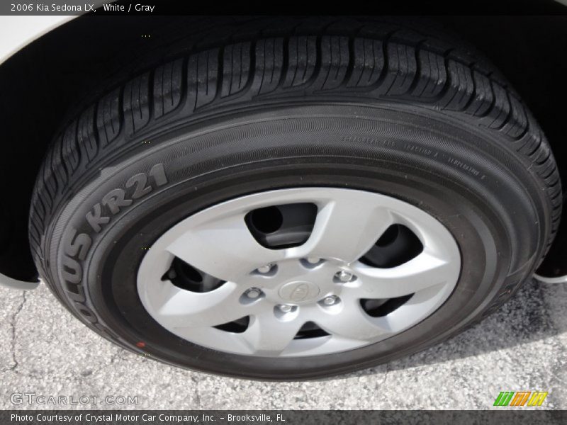 White / Gray 2006 Kia Sedona LX