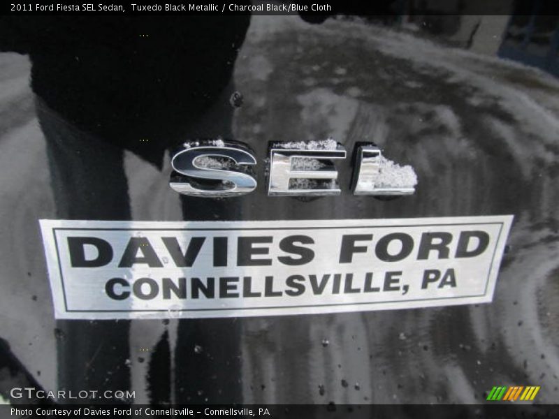 Tuxedo Black Metallic / Charcoal Black/Blue Cloth 2011 Ford Fiesta SEL Sedan