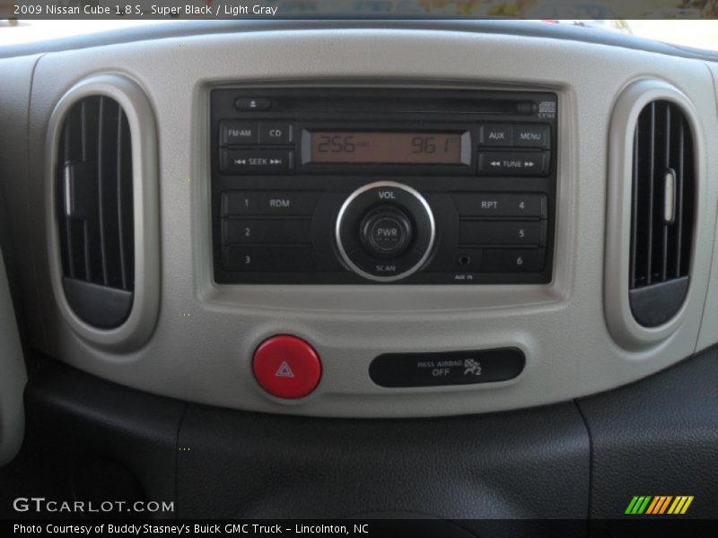 Super Black / Light Gray 2009 Nissan Cube 1.8 S