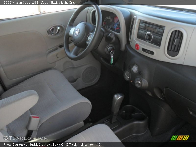Super Black / Light Gray 2009 Nissan Cube 1.8 S