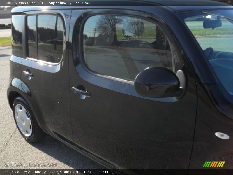 Super Black / Light Gray 2009 Nissan Cube 1.8 S
