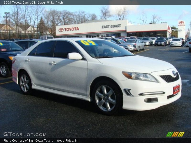 Super White / Ash 2009 Toyota Camry SE