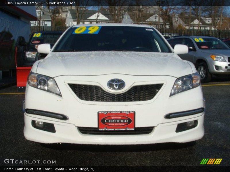 Super White / Ash 2009 Toyota Camry SE