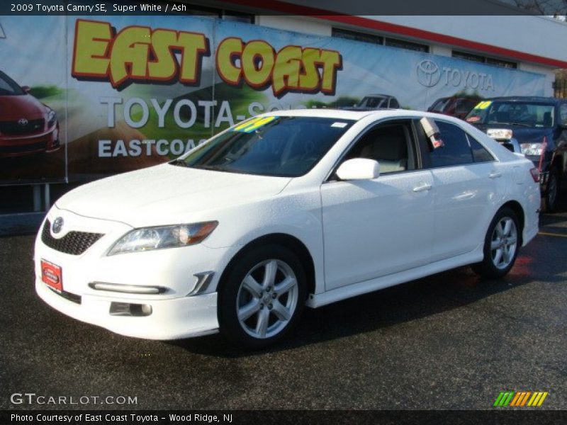 Super White / Ash 2009 Toyota Camry SE