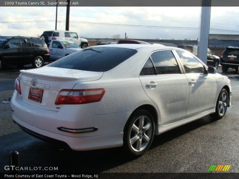 Super White / Ash 2009 Toyota Camry SE