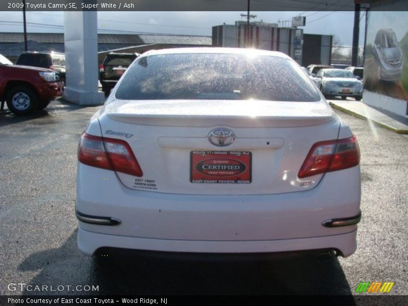 Super White / Ash 2009 Toyota Camry SE