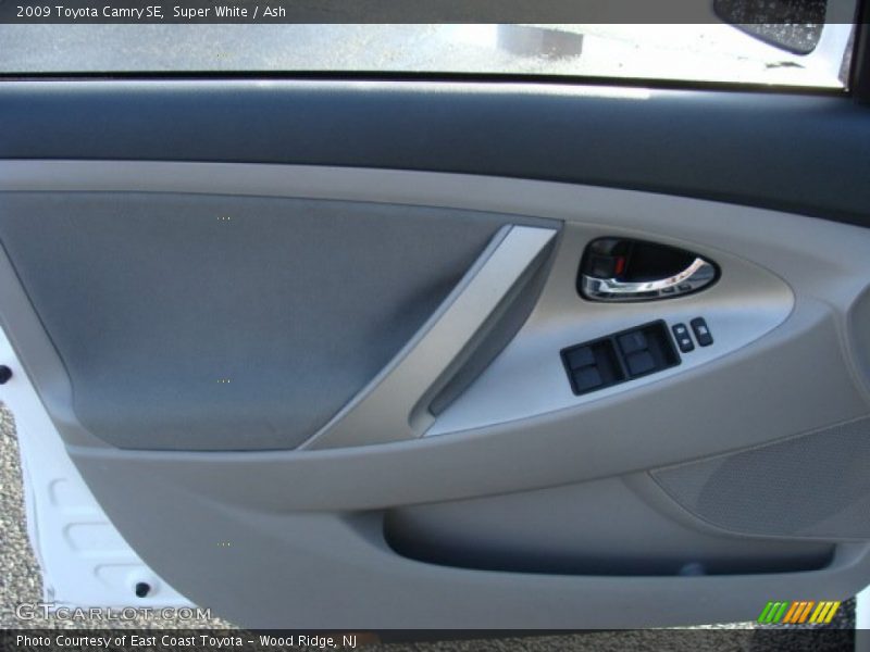 Super White / Ash 2009 Toyota Camry SE