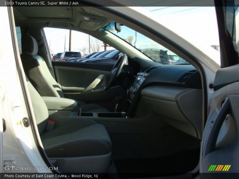 Super White / Ash 2009 Toyota Camry SE