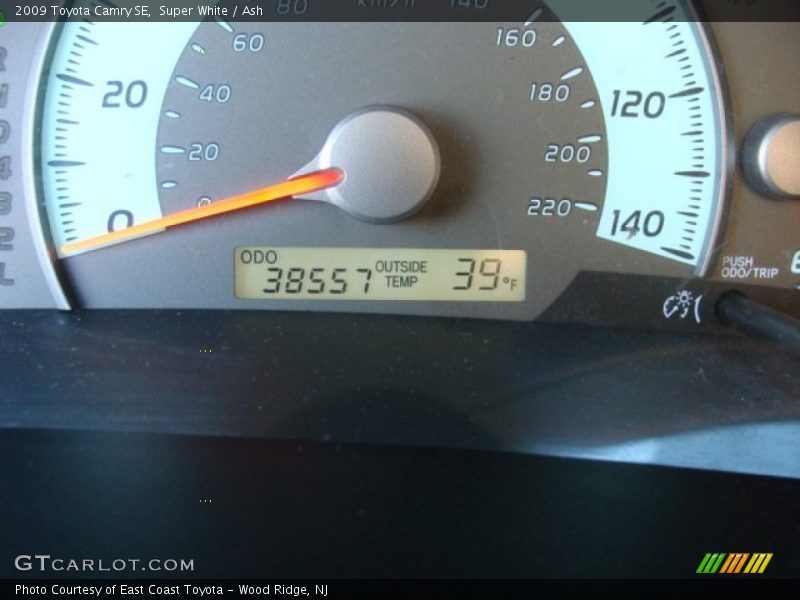 Super White / Ash 2009 Toyota Camry SE