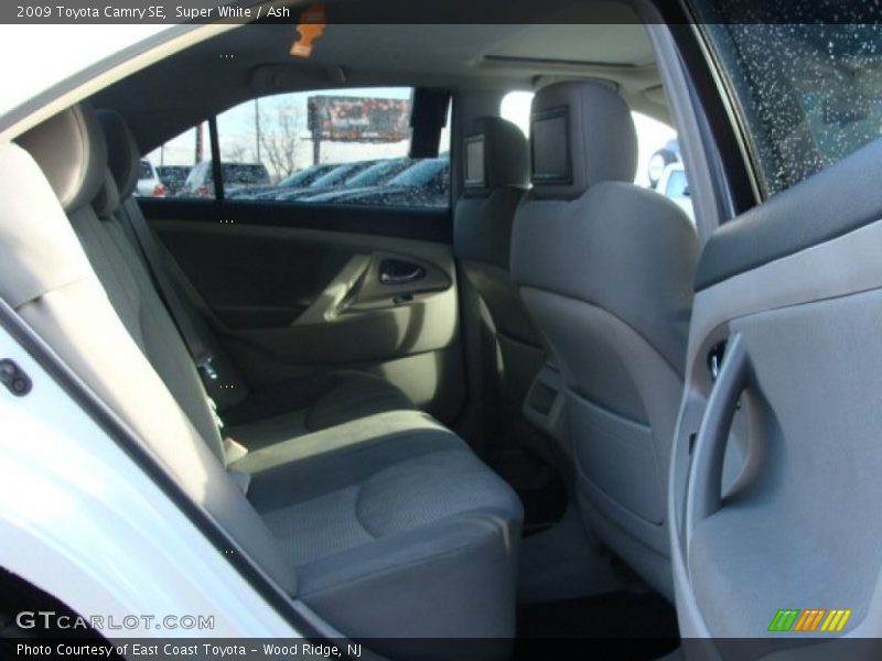 Super White / Ash 2009 Toyota Camry SE
