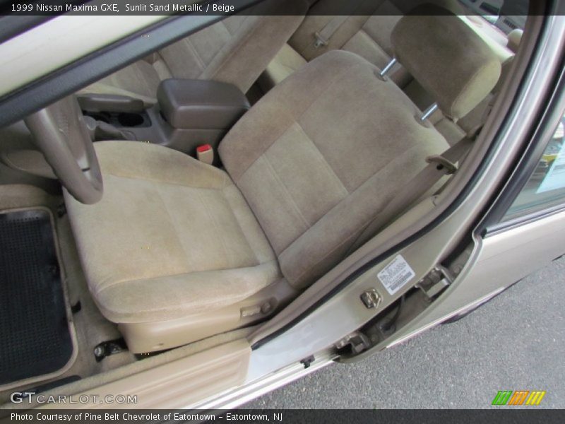 Sunlit Sand Metallic / Beige 1999 Nissan Maxima GXE