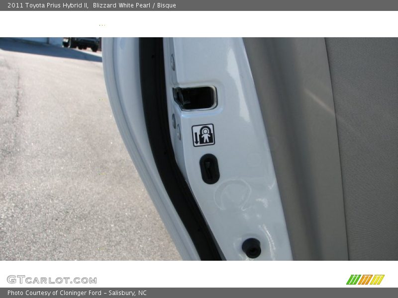 Blizzard White Pearl / Bisque 2011 Toyota Prius Hybrid II