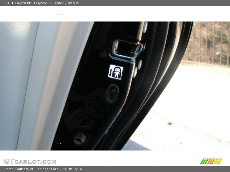 Black / Bisque 2011 Toyota Prius Hybrid IV