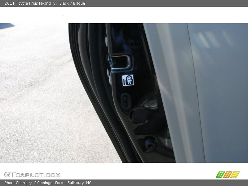 Black / Bisque 2011 Toyota Prius Hybrid IV