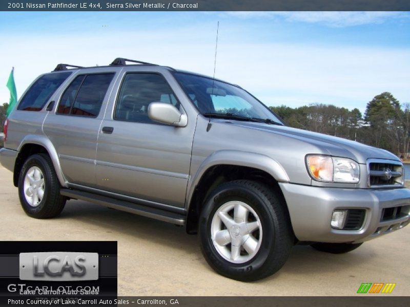 Sierra Silver Metallic / Charcoal 2001 Nissan Pathfinder LE 4x4