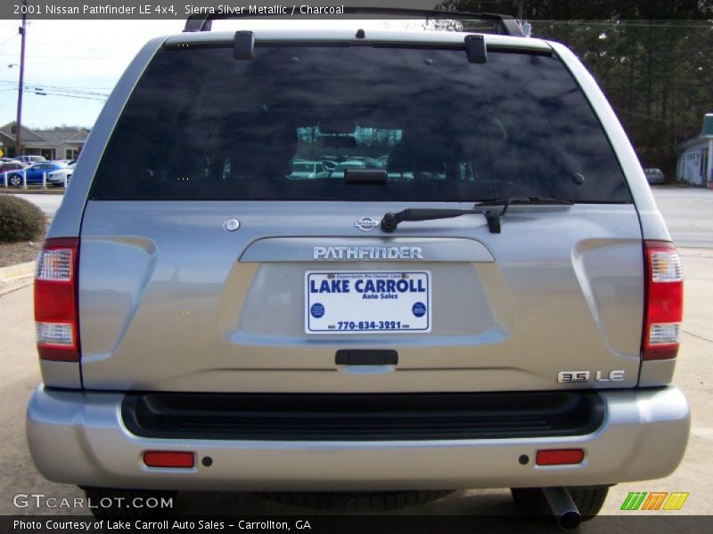 Sierra Silver Metallic / Charcoal 2001 Nissan Pathfinder LE 4x4