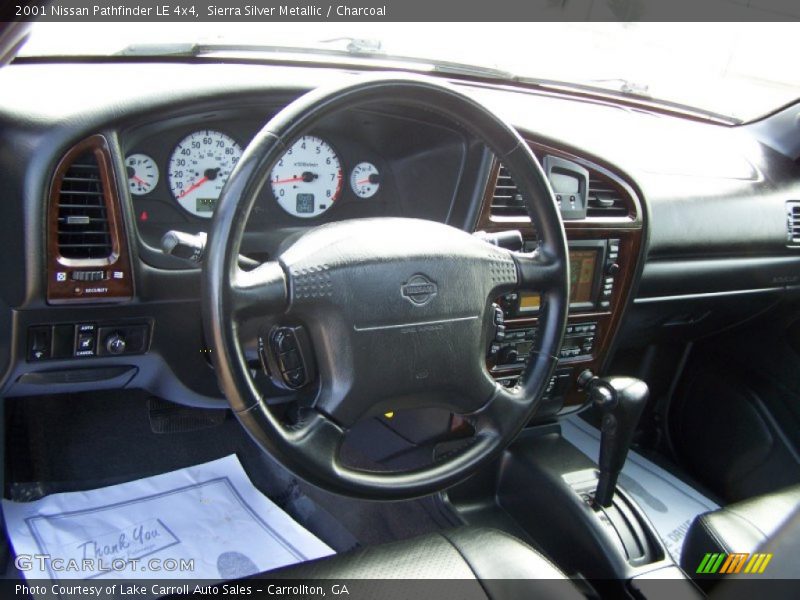 Sierra Silver Metallic / Charcoal 2001 Nissan Pathfinder LE 4x4