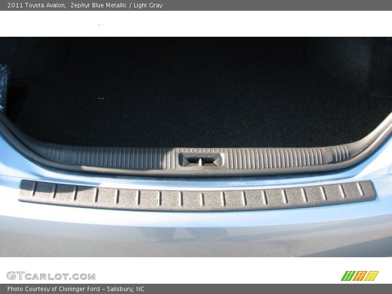 Zephyr Blue Metallic / Light Gray 2011 Toyota Avalon