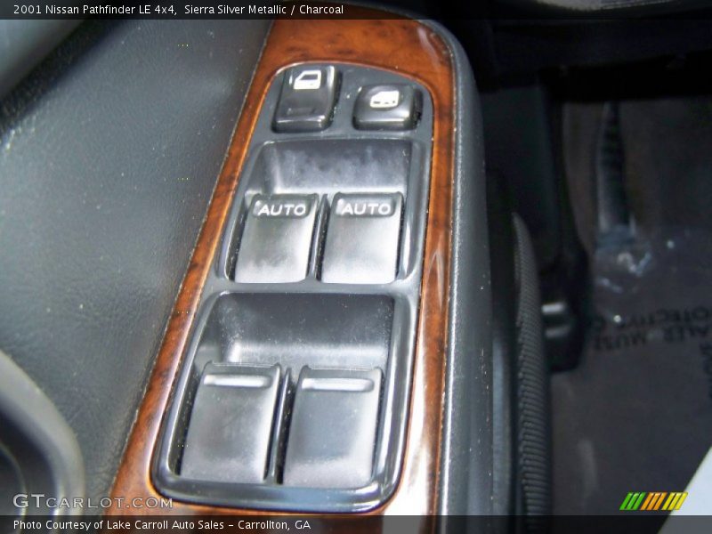 Sierra Silver Metallic / Charcoal 2001 Nissan Pathfinder LE 4x4