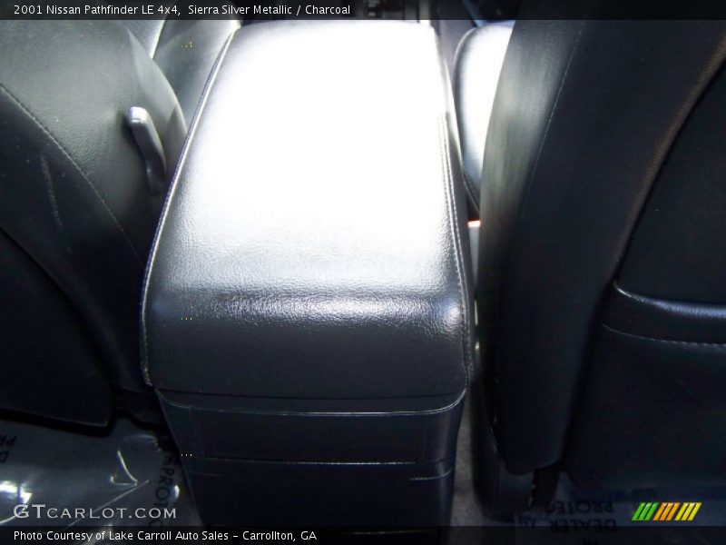 Sierra Silver Metallic / Charcoal 2001 Nissan Pathfinder LE 4x4