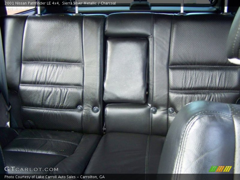 Sierra Silver Metallic / Charcoal 2001 Nissan Pathfinder LE 4x4