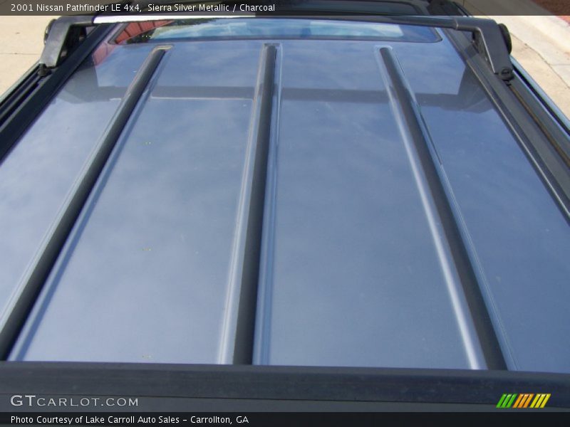 Sierra Silver Metallic / Charcoal 2001 Nissan Pathfinder LE 4x4