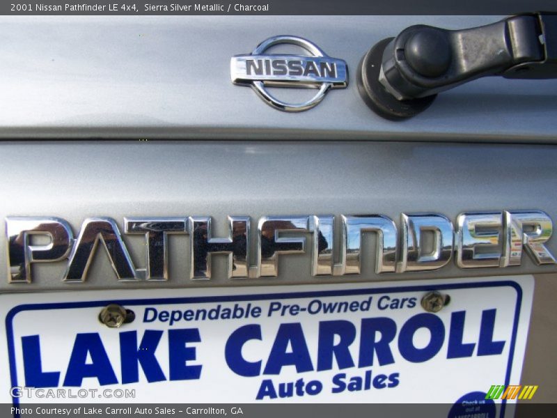 Sierra Silver Metallic / Charcoal 2001 Nissan Pathfinder LE 4x4