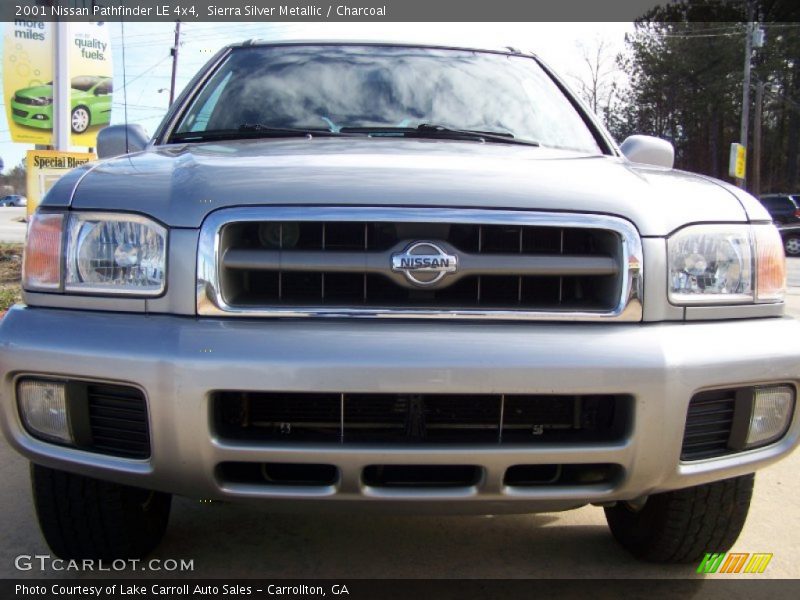 Sierra Silver Metallic / Charcoal 2001 Nissan Pathfinder LE 4x4