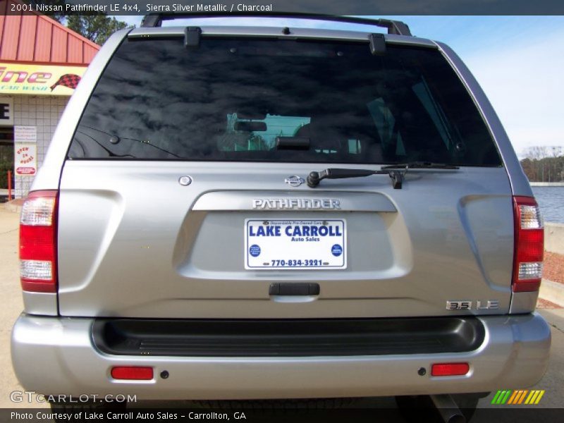 Sierra Silver Metallic / Charcoal 2001 Nissan Pathfinder LE 4x4