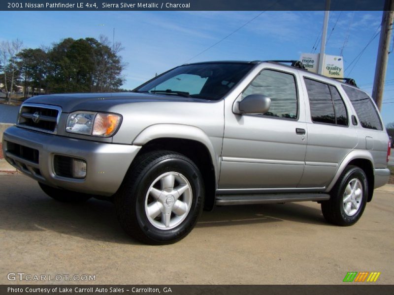 Sierra Silver Metallic / Charcoal 2001 Nissan Pathfinder LE 4x4