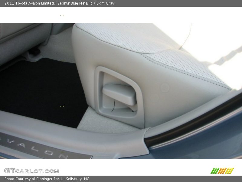 Zephyr Blue Metallic / Light Gray 2011 Toyota Avalon Limited